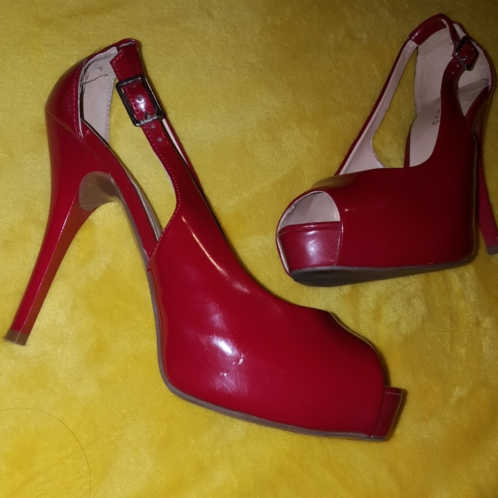 💋 CANDY RED PUMPS💋 by GUESS